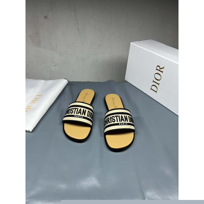 ch**an D*or slippers